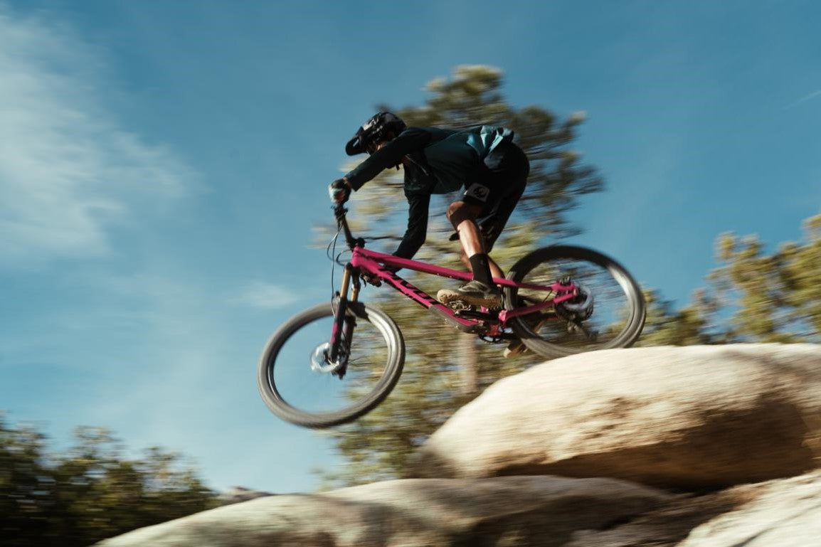 PIVOT 推出全新系列 SHADOWCAT 山地車:野外的影貓