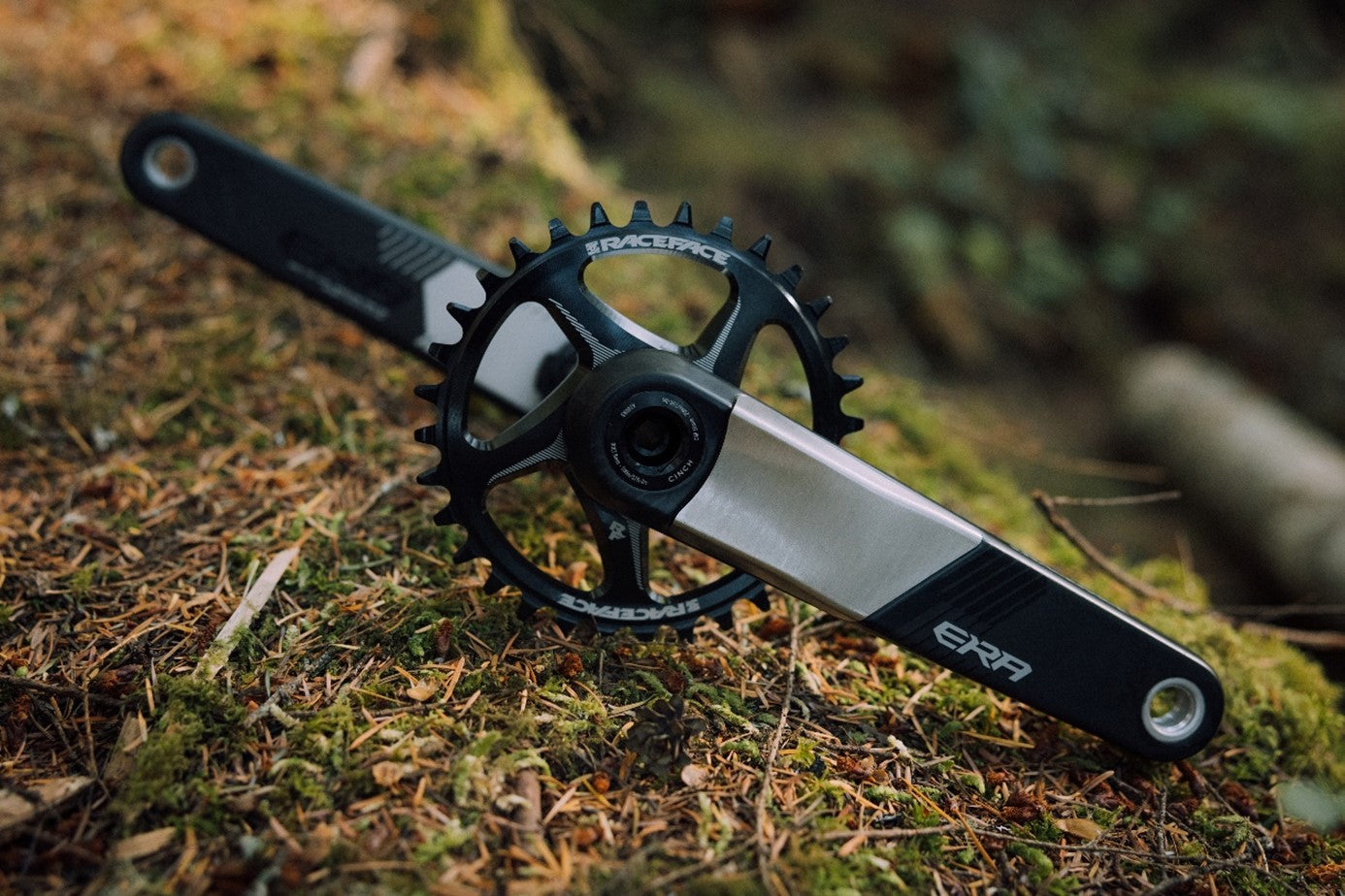 新時代的碳纖曲柄:RaceFace 發布全新 Era 碳纖曲柄組