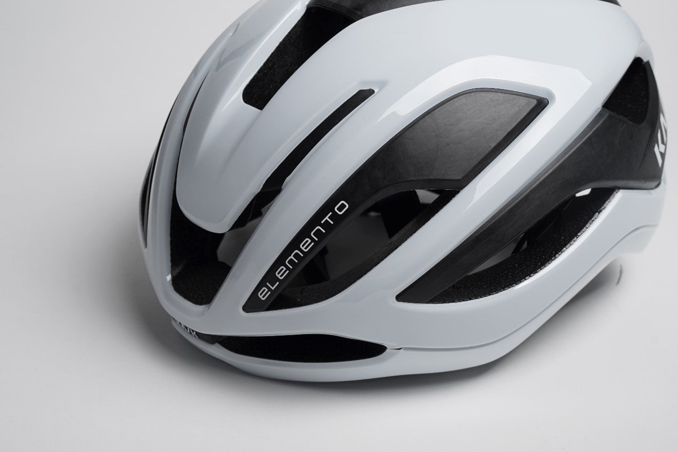 KASK 發佈應用碳纖維及3D列印技術的全新旗艦款公路頭盔ELEMENTO：一騎當先