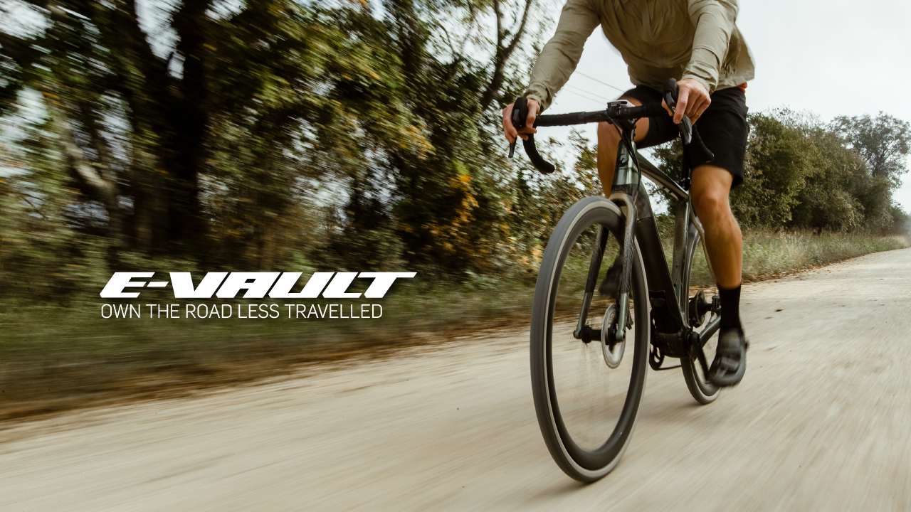 Pivot 推出 E-Vault 頂級碳纖電動 Gravel/公路車
