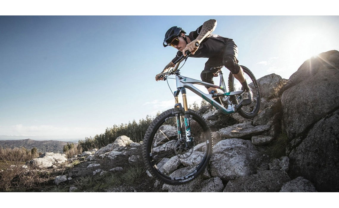 更快速度更好玩,YT 新的長行程29er - Jeffsy 29