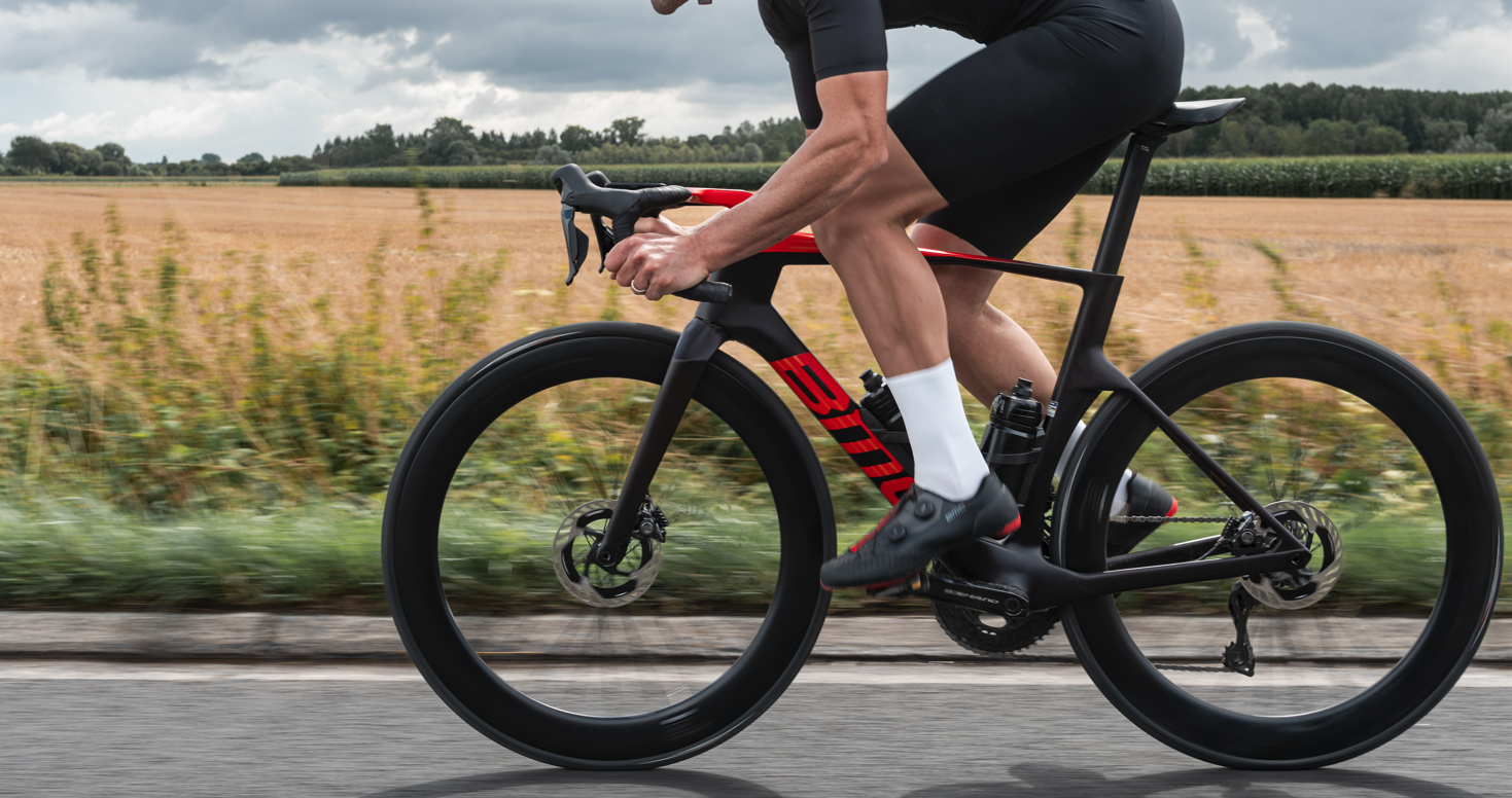 BMC發布全新競賽戰車:Teammachine R 01 – 重新定義競賽